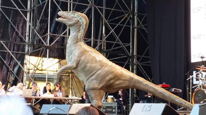 UN DINOSAURO “VIVO” NELLO SPAZIO GIOVANI DEL CENTRO M. MONTESSORI DI FORNACETTE!