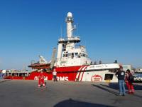 Pro Assistenza e Pubblica Assistenza hanno offerto il loro apporto per trasportare alcuni migranti sbarcati al porto di Marina di Carrara